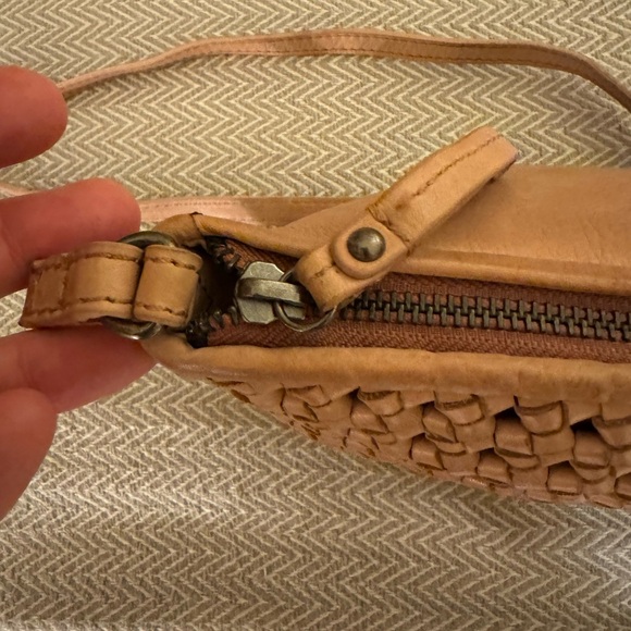 892-ARTT New Light Brown Woven Made In India Crossbody Purse Genuine Leather NWT - Picture 10 of 16